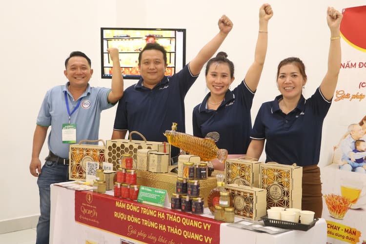 Đông Trùng Hạ Thảo Quảng Vy